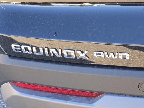 Mosaic Black Metallic 2027 Chevrolet Equinox 1LT