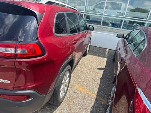 Deep Cherry Red Crystal Pearlcoat 2017 Jeep Cherokee Latitude