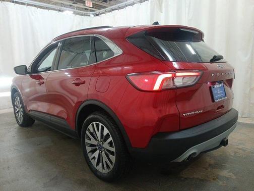 2022 Ford Escape Titanium Hybrid