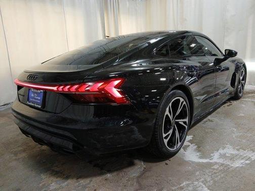 2023 Audi e-tron GT Premium Plus