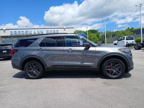Carbonized Gray 2025 Ford Explorer ST-Line