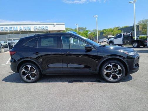Agate Black 2025 Ford Escape ST-Line Select