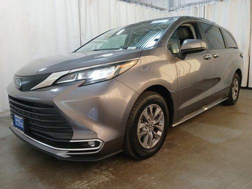 2023 Toyota Sienna XLE