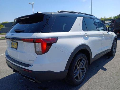 Star White 2025 Ford Explorer ST-Line