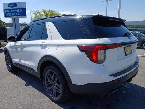 Star White 2025 Ford Explorer ST-Line