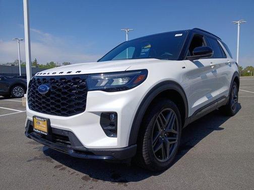 Star White 2025 Ford Explorer ST-Line