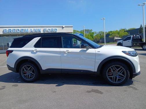 Star White 2025 Ford Explorer ST-Line