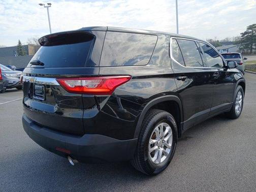 Mosaic Black Metallic 2018 Chevrolet Traverse LS
