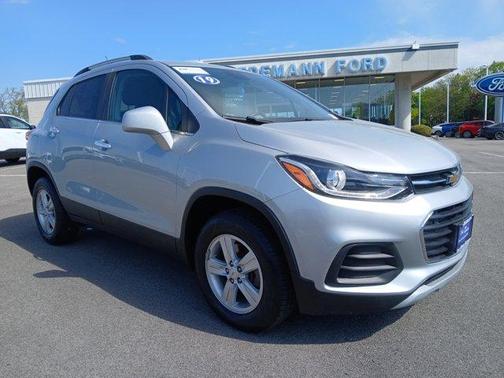 Silver Ice Metallic 2019 Chevrolet Trax LT