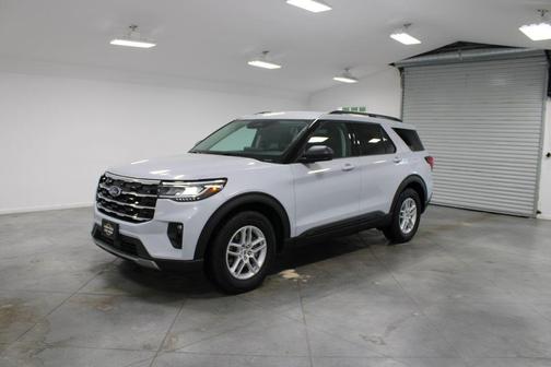 Space White Metallic 2026 Ford Explorer Active