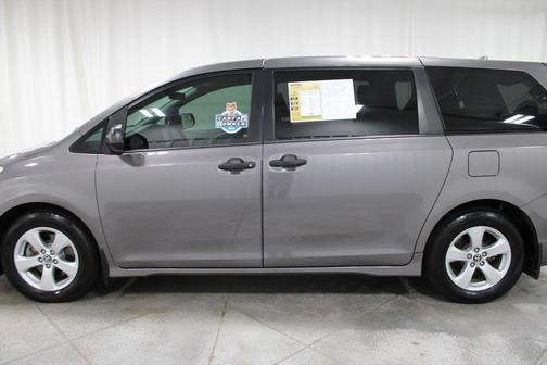 2019 Toyota Sienna SE
