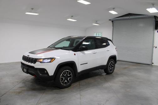 Bright White Clearcoat 2025 Jeep Compass Trailhawk