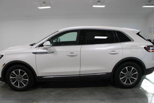 2019 Lincoln Nautilus Select