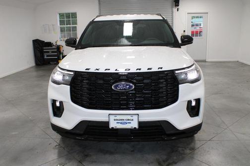 Star White Metallic Tri-Coat 2026 Ford Explorer ST-Line