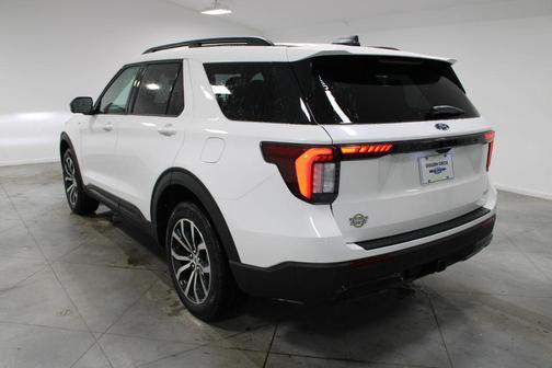 Star White Metallic Tri-Coat 2026 Ford Explorer ST-Line