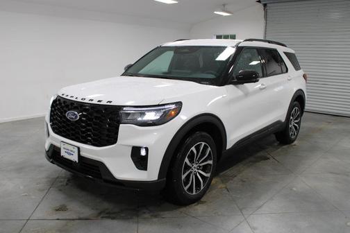 Star White Metallic Tri-Coat 2026 Ford Explorer ST-Line