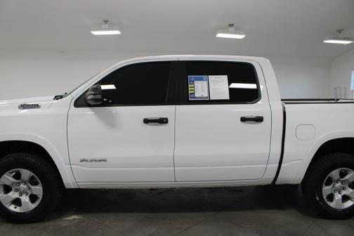 Bright White Clearcoat 2025 RAM 1500 Big Horn/Lone Star