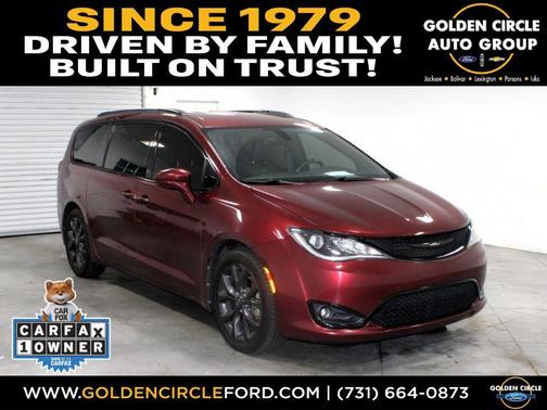 Velvet Red Pearlcoat 2018 Chrysler Pacifica Touring-L