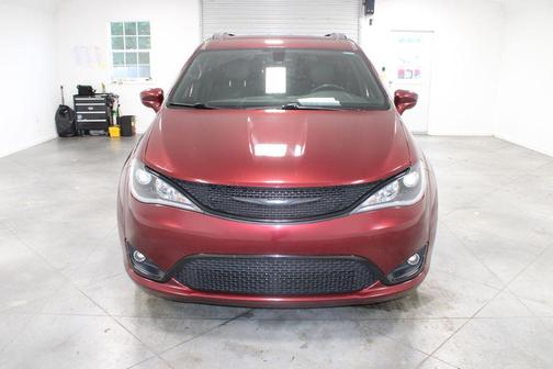 Velvet Red Pearlcoat 2018 Chrysler Pacifica Touring-L