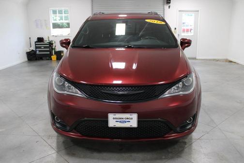 Velvet Red Pearlcoat 2018 Chrysler Pacifica Touring-L