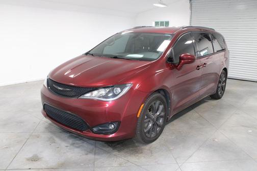 Velvet Red Pearlcoat 2018 Chrysler Pacifica Touring-L