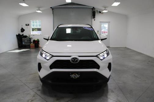 Ice Cap 2025 Toyota RAV4 XLE