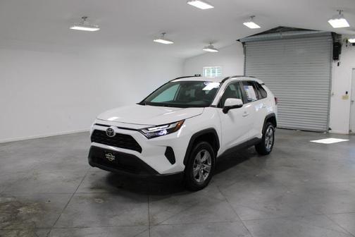 Ice Cap 2025 Toyota RAV4 XLE