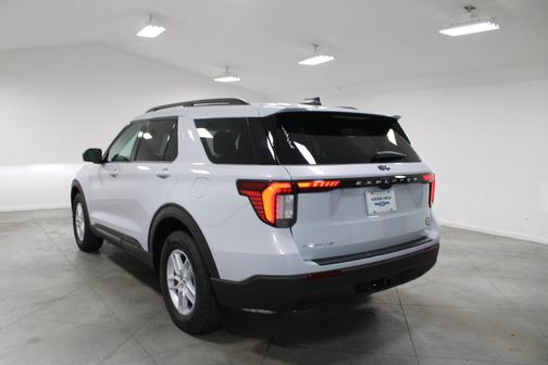 Space White Metallic 2026 Ford Explorer Active