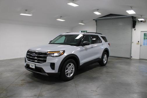 Space White Metallic 2026 Ford Explorer Active