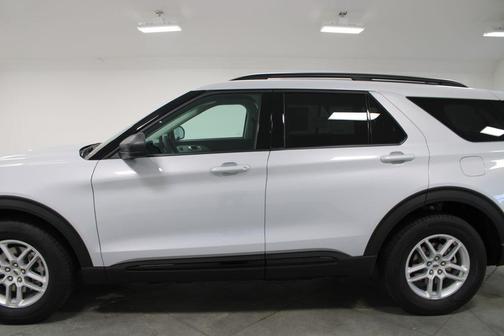 Space White Metallic 2026 Ford Explorer Active