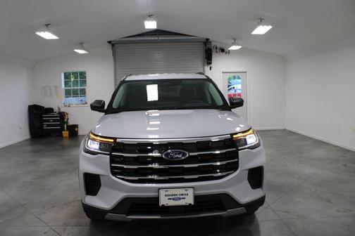 Space White Metallic 2026 Ford Explorer Active