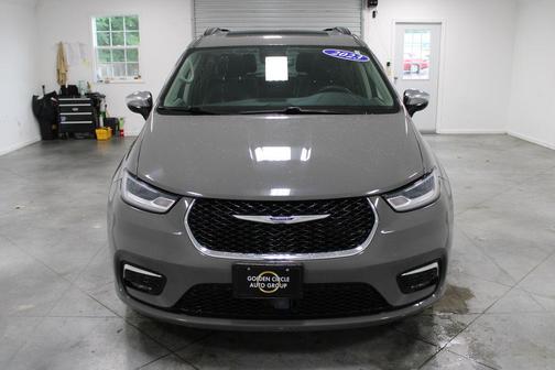 Ceramic Gray Clearcoat 2023 Chrysler Pacifica Limited