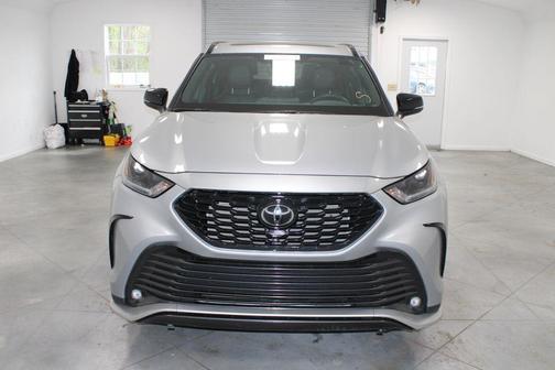 Celestial Silver Metallic 2025 Toyota Highlander XSE