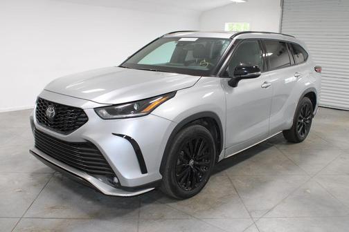 Celestial Silver Metallic 2025 Toyota Highlander XSE