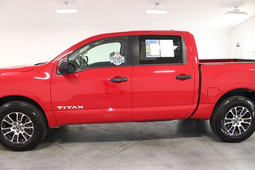 2023 Nissan Titan SV