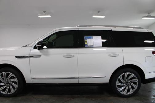 2023 Lincoln Navigator Reserve