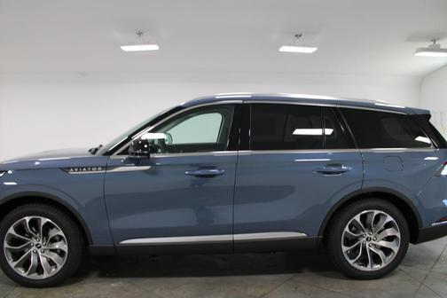 Whisper Blue Metallic Clearcoat 2026 Lincoln Aviator Reserve