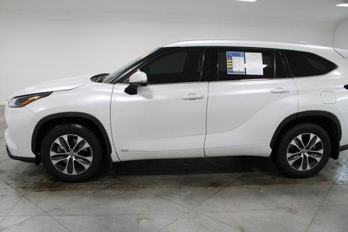 2022 Toyota Highlander Hybrid XLE