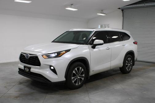 2022 Toyota Highlander Hybrid XLE