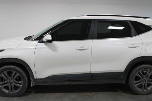Snow White Pearl 2021 Kia Seltos S
