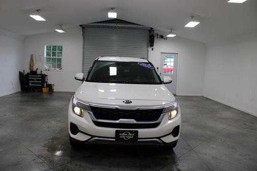 Snow White Pearl 2021 Kia Seltos S