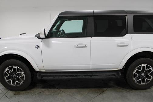 Oxford White 2025 Ford Bronco Outer Banks