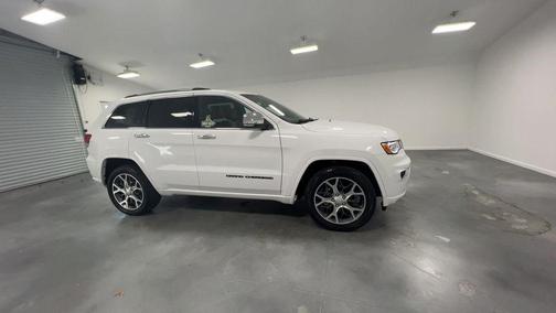 Photo 3 of 42 of 2020 Jeep Grand Cherokee Overland