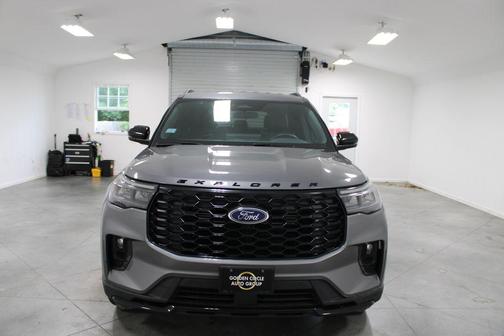 Gray Metallic 2025 Ford Explorer ST-Line