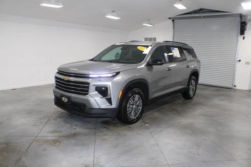 2024 Chevrolet Traverse LT