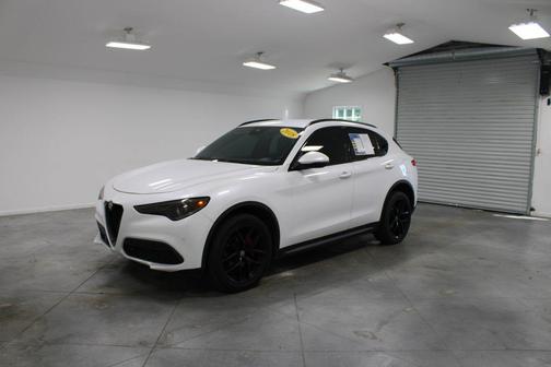 Trofeo White Tri-Coat 2018 Alfa Romeo Stelvio Ti Sport