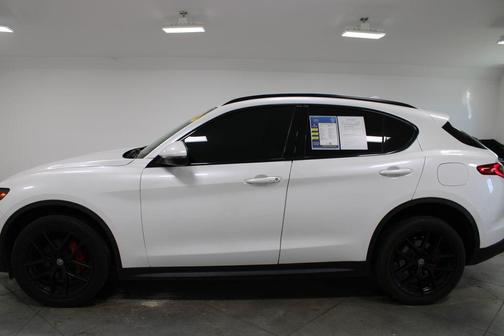 Trofeo White Tri-Coat 2018 Alfa Romeo Stelvio Ti Sport