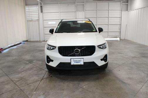 2024 Volvo XC40 B5 Plus Dark Theme