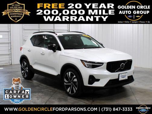 2024 Volvo XC40 B5 Plus Dark Theme