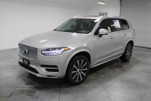 2023 Volvo XC90 B5 Plus